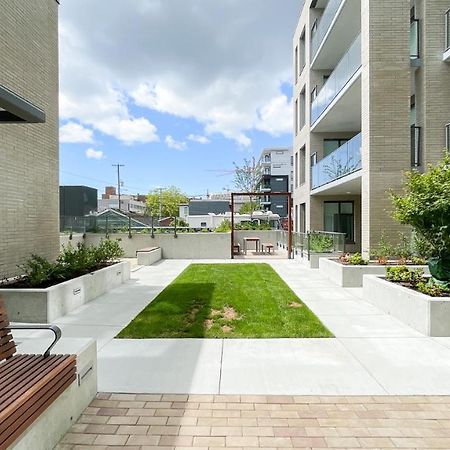 וונקובר Spacious New Apartment With Working Space@Oakridge מראה חיצוני תמונה