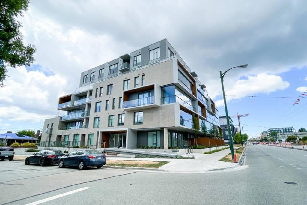 וונקובר Spacious New Apartment With Working Space@Oakridge מראה חיצוני תמונה
