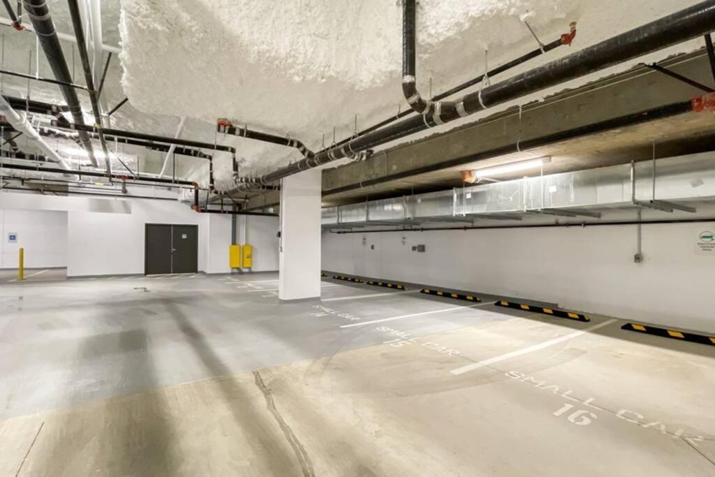 וונקובר Spacious New Apartment With Working Space@Oakridge מראה חיצוני תמונה