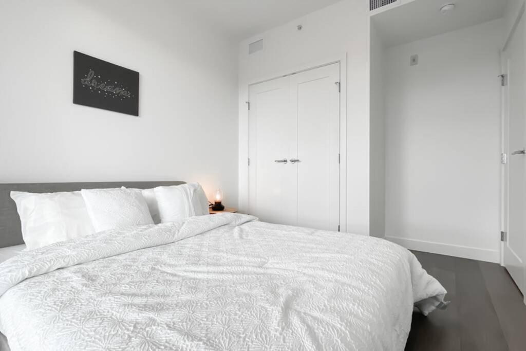וונקובר Spacious New Apartment With Working Space@Oakridge מראה חיצוני תמונה